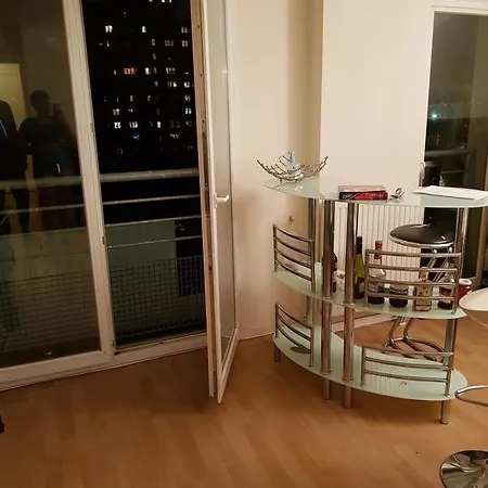 Bed & Breakfast Spacieuse Avec Balcon Et Petit Dejeuner *