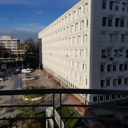 Spacieuse Avec Balcon Et Petit Dejeuner *